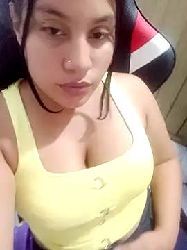 ZoeLove2 online show from December 19, 2025, 1:01 am