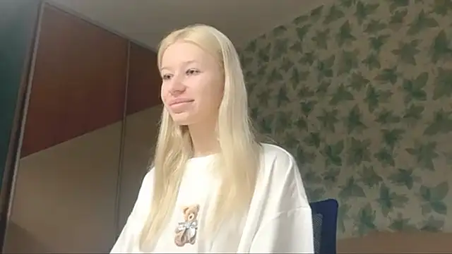 Barbie Blondie online show from December 14, 2025, 7:07 pm