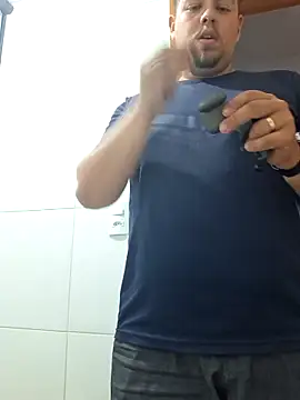 Snapshot of Leoon98 chatting on March 24, 2026, 3:39 pm Leoon98 online show from March 24, 2026, 3:39 pm