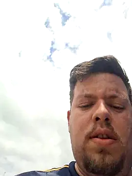 Snapshot of Leoon98 chatting on April 1, 2026, 3:53 pm Leoon98 online show from April 1, 2026, 3:53 pm