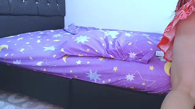 NoaLeon21 online show from December 17, 2025, 8:37 pm