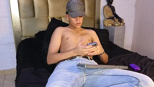 Isaac Collins  online show from January 6, 2026, 2:15 am