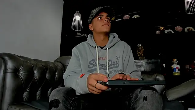 Isaac Collins  online show from January 9, 2026, 4:04 am