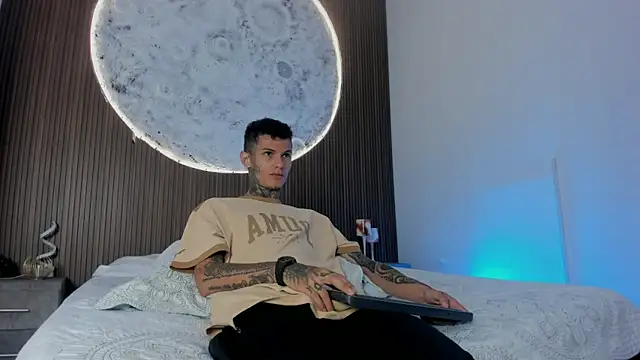 Paulo 527 online show from April 13, 2026, 5:46 am