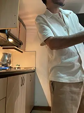 Snapshot of RicoValen chatting on February 24, 2026, 11:14 pm RicoValen online show from February 24, 2026, 11:14 pm