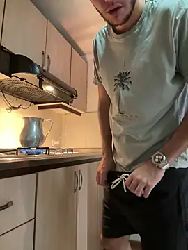 Snapshot of RicoValen chatting on February 25, 2026, 11:14 pm RicoValen online show from February 25, 2026, 11:14 pm