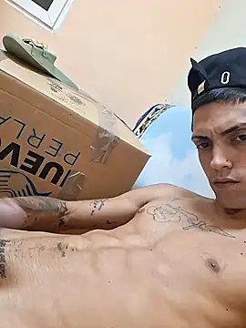 KingWhitexxx online show from November 28, 2025, 2:14 am