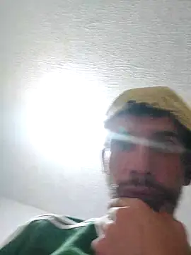 Snapshot of Surf_boy8 chatting on November 26, 2025, 6:25 am Surf boy8 online show from November 26, 2025, 6:25 am