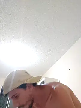 Snapshot of Surf_boy8 chatting on November 27, 2025, 2:57 am Surf boy8 online show from November 27, 2025, 2:57 am