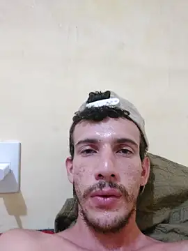 Snapshot of Surf_boy8 chatting on November 28, 2025, 12:35 am Surf boy8 online show from November 28, 2025, 12:35 am