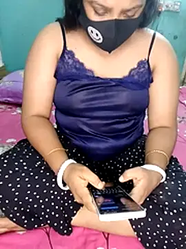 priya2098 online show from April 16, 2026, 6:09 pm