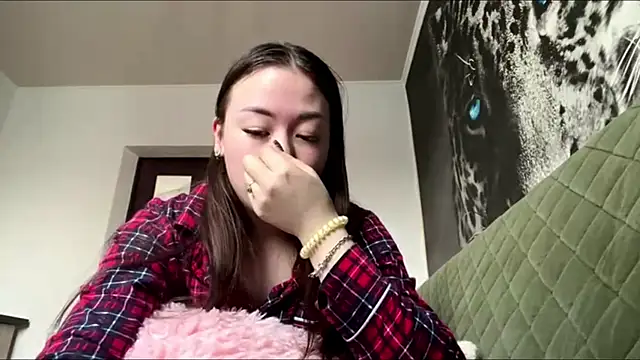 CurietHana1 online show from December 17, 2025, 4:18 am