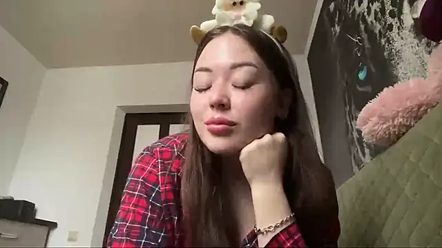 CurietHana1 online show from December 19, 2025, 3:57 am