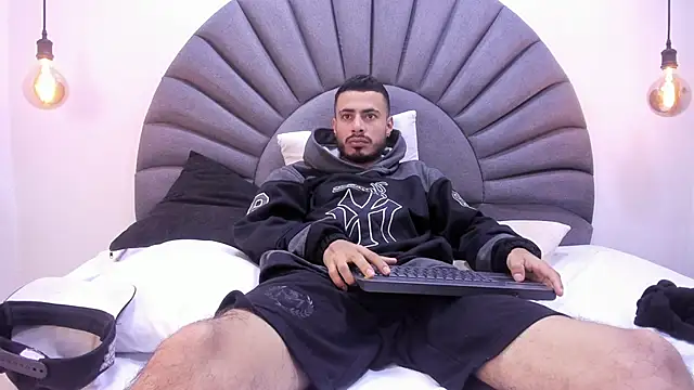 Snapshot of MatthewCullen chatting on February 3, 2026, 2:53 am MatthewCullen online show from February 3, 2026, 2:53 am