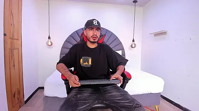 Snapshot of MatthewCullen chatting on February 3, 2026, 7:41 pm MatthewCullen online show from February 3, 2026, 7:41 pm