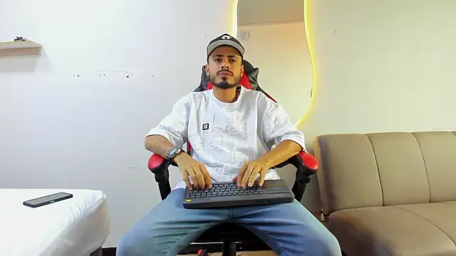 Snapshot of MatthewCullen chatting on February 6, 2026, 8:34 pm MatthewCullen online show from February 6, 2026, 8:34 pm