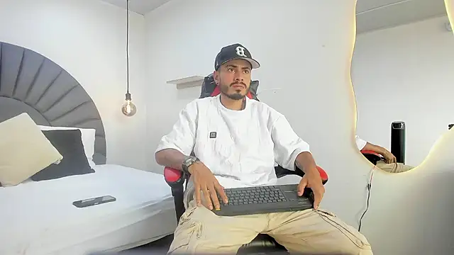 Snapshot of MatthewCullen chatting on February 8, 2026, 7:50 pm MatthewCullen online show from February 8, 2026, 7:50 pm