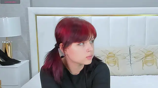 HANNA BELL online show from December 2, 2025, 11:45 pm