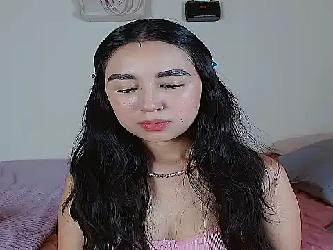 SiennaLorens online show from August 1, 2026, 12:10 am