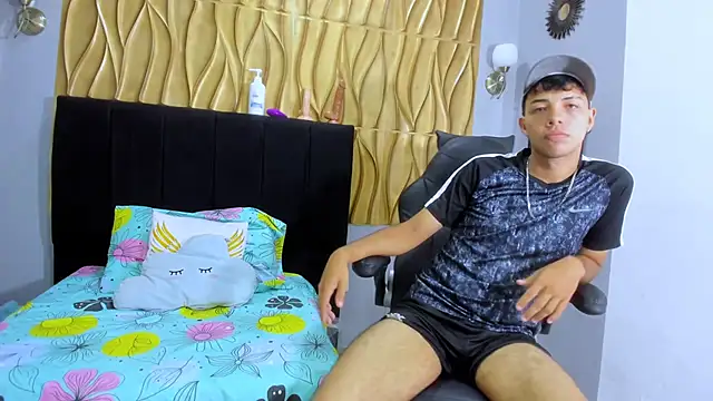 Snapshot of shy_guy18 chatting on November 28, 2025, 7:27 pm shy guy18 online show from November 28, 2025, 7:27 pm