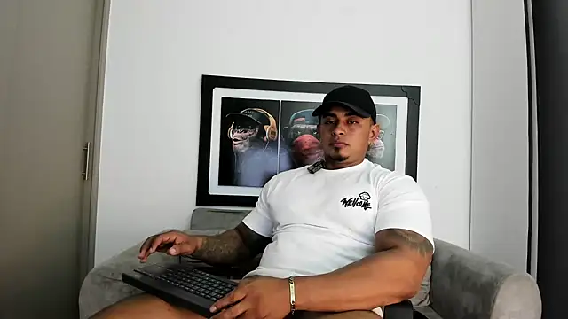 Snapshot of Maxkarther chatting on December 17, 2025, 8:04 pm Maxkarther online show from December 17, 2025, 8:04 pm