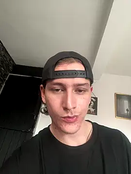 TroyBeckett online show from November 26, 2025, 10:00 pm