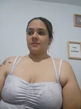 LoreinnFox online show from April 28, 2026, 4:06 am