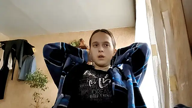 SophieHazely online show from December 15, 2025, 5:44 am