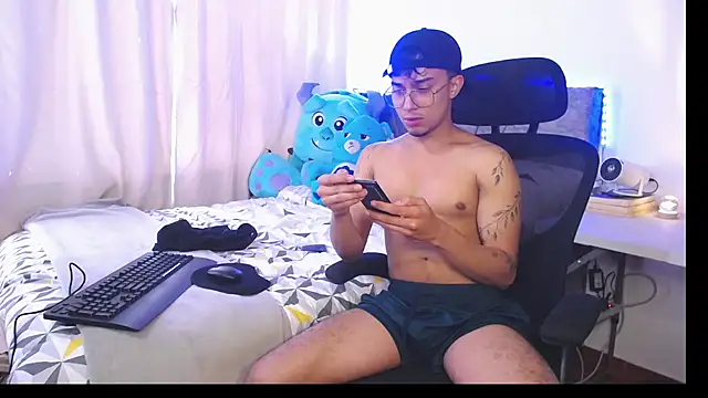 Snapshot of Thyler_west23 chatting on November 27, 2025, 3:58 pm Thyler west23 online show from November 27, 2025, 3:58 pm