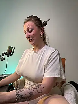 Snapshot of Helga_vibe chatting on July 18, 2026, 2:10 pm Helga vibe online show from July 18, 2026, 2:10 pm