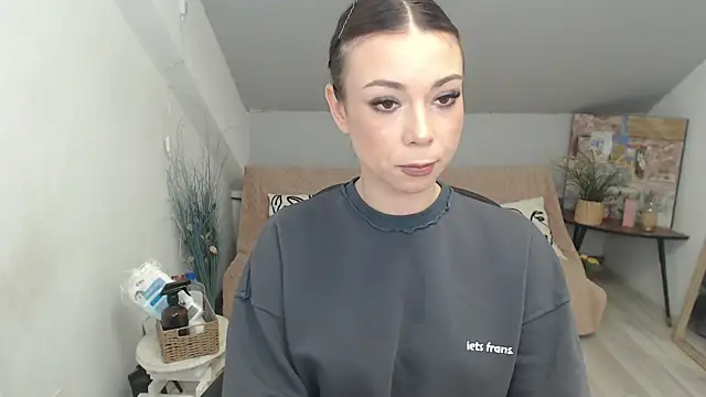 MayaWill online show from December 3, 2025, 12:47 pm