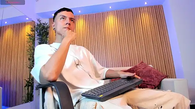 Bastthianxxx online show from December 3, 2025, 8:18 pm