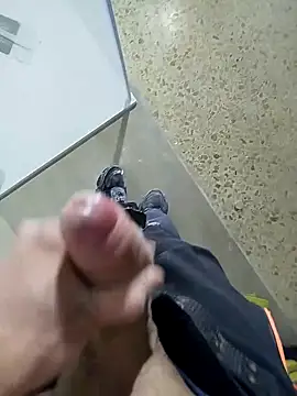 nofaceloverss online show from December 22, 2025, 2:36 pm