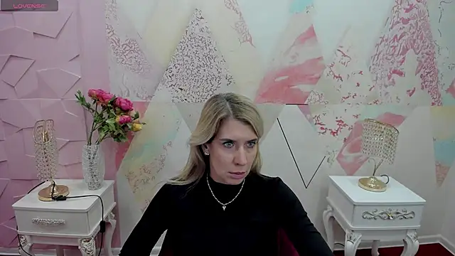 Snapshot of Juicy_wel1 chatting on December 1, 2025, 11:15 am Juicy wel1 online show from December 1, 2025, 11:15 am