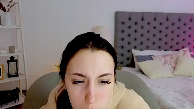 Miss  Linn online show from February 5, 2026, 2:43 pm