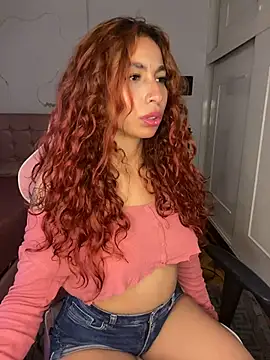 Snapshot of PrettyChloe_ chatting on May 19, 2026, 6:58 pm PrettyChloe online show from May 19, 2026, 6:58 pm