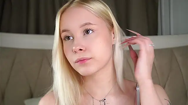 AunclreaVache online show from February 11, 2026, 1:16 pm