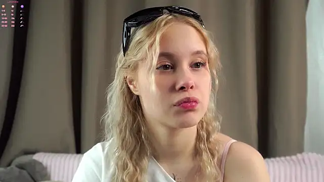 AunclreaVache online show from April 18, 2026, 3:10 am