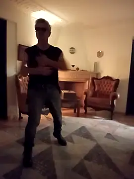 Snapshot of CasalGarcia69 chatting on November 29, 2025, 4:48 am CasalGarcia69 online show from November 29, 2025, 4:48 am