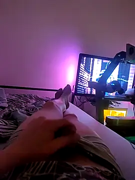 Snapshot of Gitara95 chatting on November 28, 2025, 10:23 pm Gitara95 online show from November 28, 2025, 10:23 pm