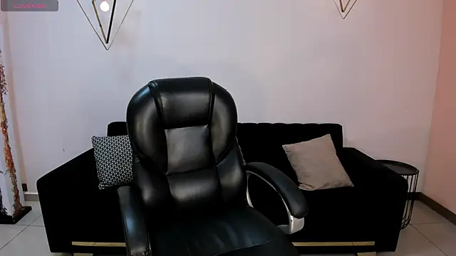 Snapshot of RossiRivers chatting on February 10, 2026, 12:20 pm RossiRivers online show from February 10, 2026, 12:20 pm