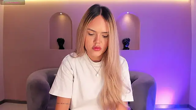 Snapshot of RossiRivers chatting on March 26, 2026, 12:11 pm RossiRivers online show from March 26, 2026, 12:11 pm