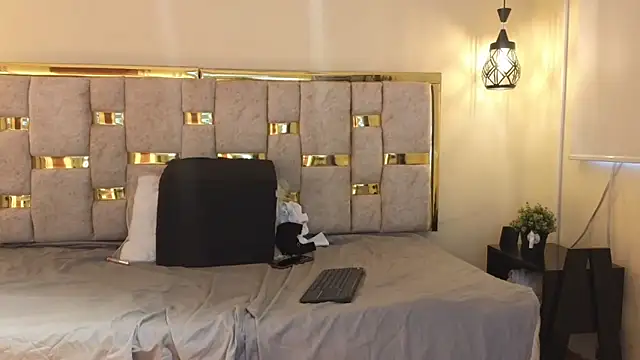 Snapshot of _Caroline34 chatting on February 28, 2026, 11:22 am Caroline34 online show from February 28, 2026, 11:22 am