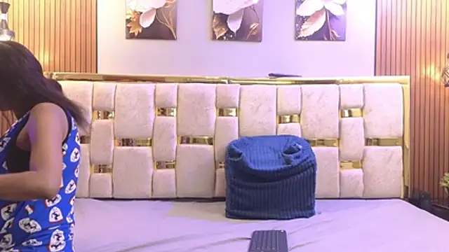 Snapshot of _Caroline34 chatting on April 8, 2026, 10:26 am Caroline34 online show from April 8, 2026, 10:26 am