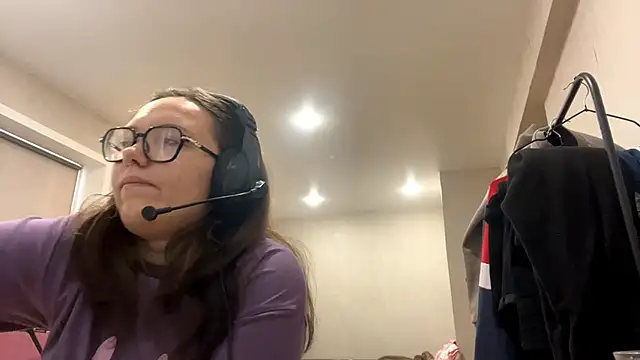 KerriMcbreen online show from December 5, 2025, 4:32 am