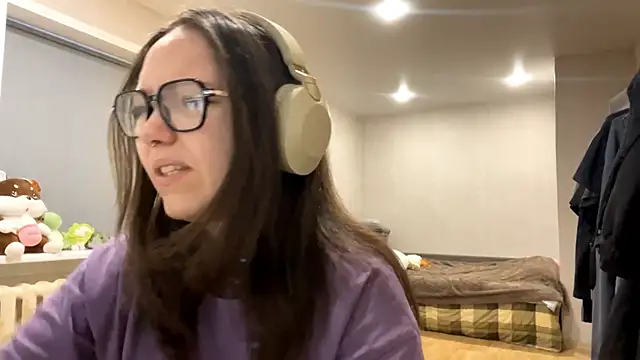 KerriMcbreen online show from December 19, 2025, 2:40 am