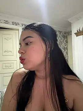 sweet ruby  online show from May 17, 2026, 12:08 am