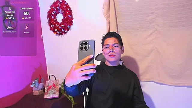 Snapshot of Asta_YunoXXX chatting on December 5, 2025, 5:05 am Asta YunoXXX online show from December 5, 2025, 5:05 am