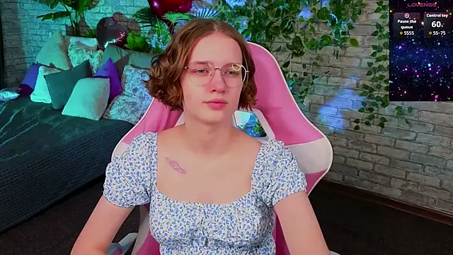 Mia Mooore online show from February 12, 2026, 1:28 pm