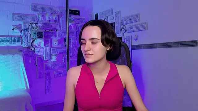 KateWillows online show from November 30, 2025, 8:18 am